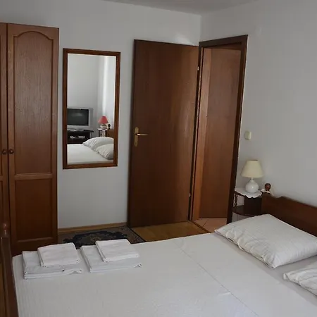 Ivanis Apartman *